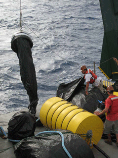 Deployment of the single pump off the back deck of the research vessel Kilo Moana. Photo: Karin Bjorkman, SOEST.
