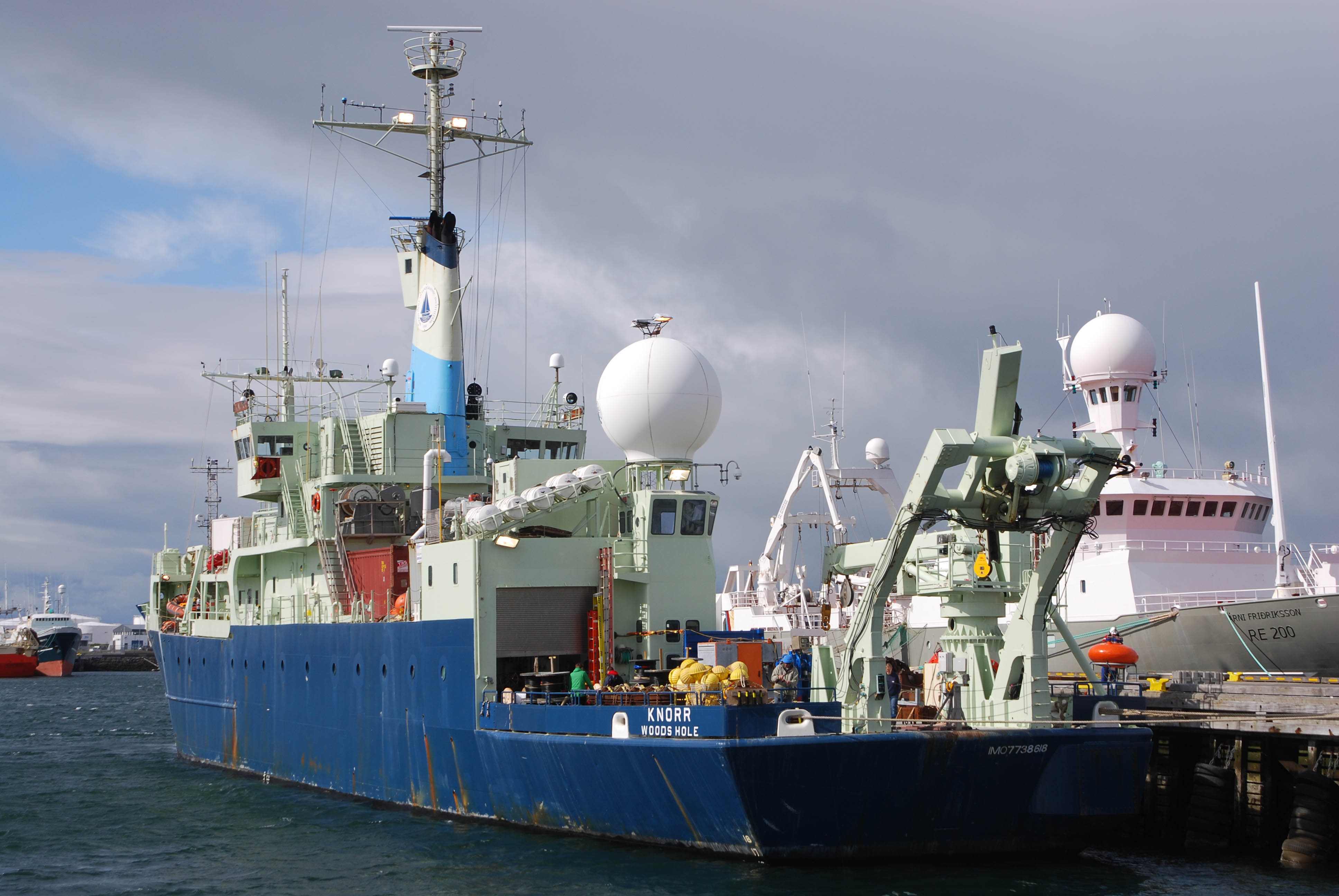 R/V Knorr at the dock.